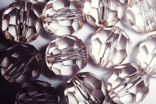 Zubehör, kleine transparente Kristalle Nahaufnahme Bild — Stockfoto