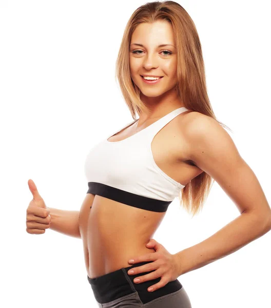 Mujer fitness en estilo deportivo de pie sobre fondo blanco y mostrar signo ok — Foto de Stock