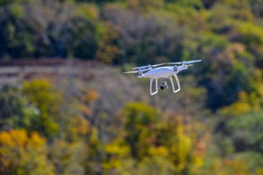 Drone quadcopter yüksek çözünürlüklü dijital kamera ile