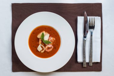 domates deniz mahsulleri çorbası