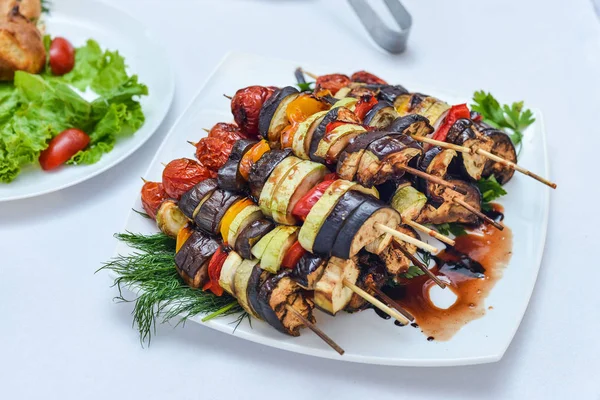 Catering hizmeti plaka .appetizing sandviç plastik üzerinde sopa rangesandwiches