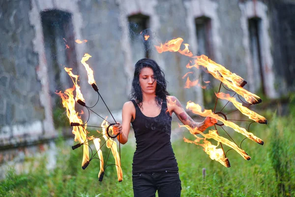 Fire show on the shore of the sea — Stock Photo, Image