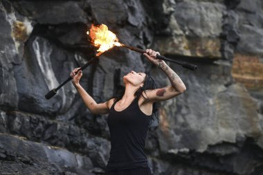 yangın yangın nefes büyük tüy alev göster