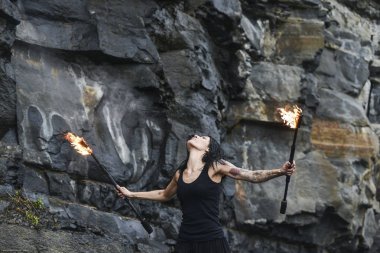 yangın yangın nefes büyük tüy alev göster