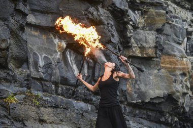 yangın yangın nefes büyük tüy alev göster