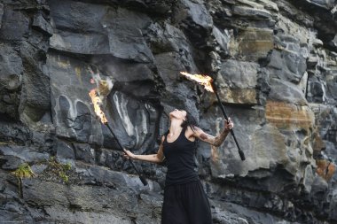 yangın yangın nefes büyük tüy alev göster