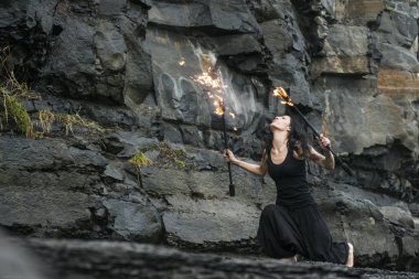 yangın yangın nefes büyük tüy alev göster