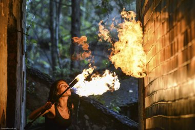 yangın yangın nefes büyük tüy alev göster