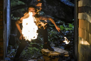 yangın yangın nefes büyük tüy alev göster