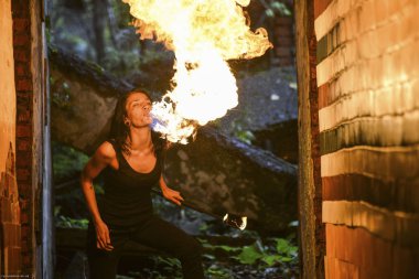 yangın yangın nefes büyük tüy alev göster