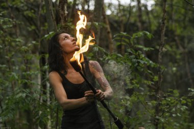 yangın yangın nefes büyük tüy alev göster