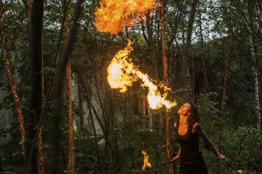 yangın yangın nefes büyük tüy alev göster