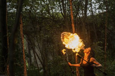 yangın yangın nefes büyük tüy alev göster