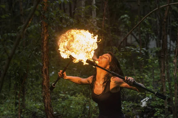 yangın yangın nefes büyük tüy alev göster