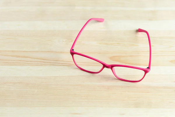 Rosa öga glasögon isolerade — Stockfoto