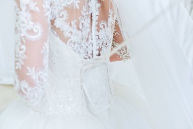 Bir gelin, bacak üzerinde jartiyer gün anlar düğün