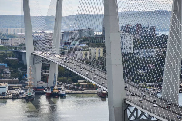 Goldene Brücke in Wladiwostok, Russland. — Stockfoto