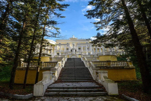 Construcción del sanatorio clínico militar central cerca de Vladivostok — Foto de Stock