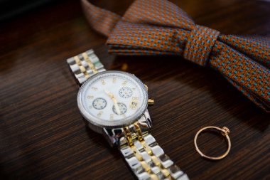 İş adamı kontrol kol saati