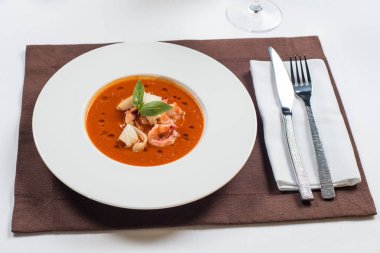 domates deniz mahsulleri çorbası