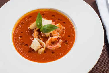 domates deniz mahsulleri çorbası