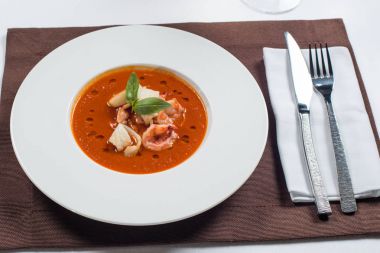 domates deniz mahsulleri çorbası