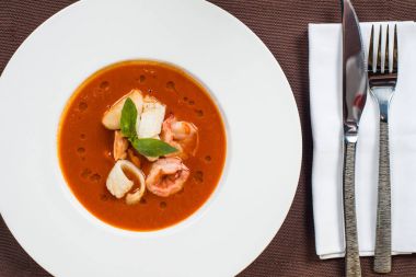 domates deniz mahsulleri çorbası