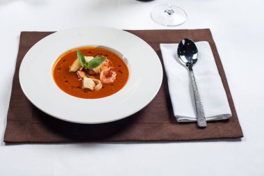 domates deniz mahsulleri çorbası