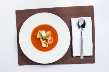 domates deniz mahsulleri çorbası