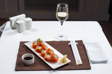 rulo ile masaya servis edilir