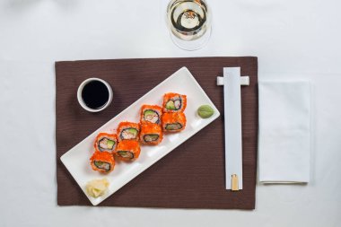 rulo ile masaya servis edilir