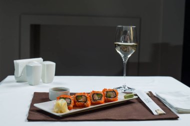 rulo ile masaya servis edilir