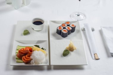 rulo ile masaya servis edilir