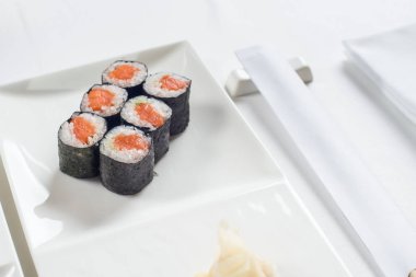 rulo ile masaya servis edilir