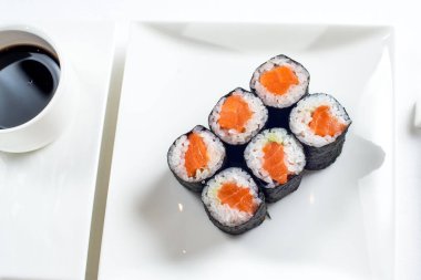 rulo ile masaya servis edilir