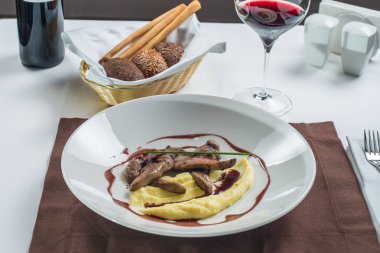 sığır eti dilim patates püresi