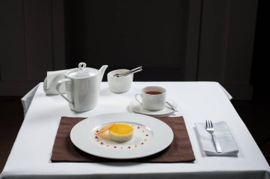 Berry meyve jöle taze çilek sarı ile