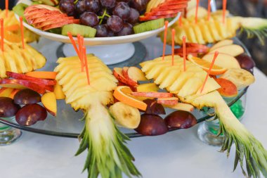 Egzotik meyve çanağı nane jöle ile