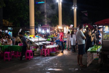 Piyasada Tayland'da sokak gıda