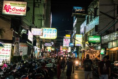 Gece Patong phuket, Tayland 2017 sokak