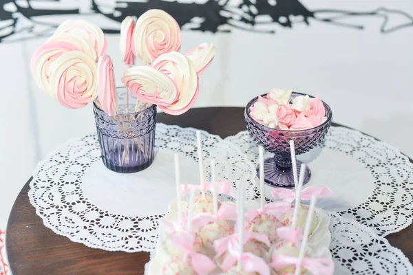 Düğün pastası uzuvlar bir düğün partide Konuklar için