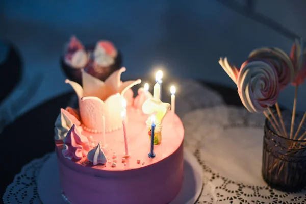 Pastel de boda para los invitados en una fiesta de boda de las bayas — Foto de Stock