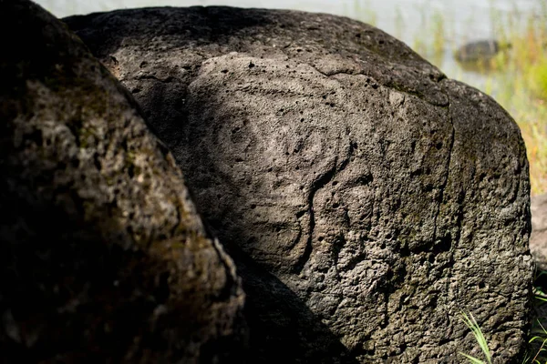 Ősi Petroglyph található a Szihote-Aliny, Khabarovsk, Oroszország — Stock Fotó