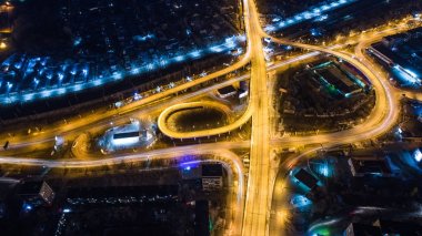 gece-Khabarovsk otomobil yol köprüler, bir quadcopter filme