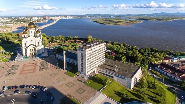 Khabarovsk, Plaza de los Esclavos, Catedral Ortodoxa, radio casa — Foto de Stock