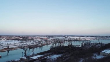 Habarovsk Krayı Vanino. Vanino bağlantı noktası. Yukarıdan dron tarafından filme