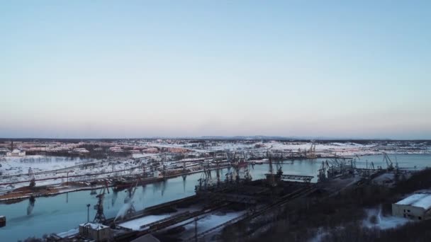 Vanino do Krai de Khabarovsk. o porto de Vanino. filmado de cima por drone — Vídeo de Stock