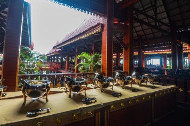 Koh Panyee yerleşkesi Tayland 'da Phang Nga Körfezi' nde inşa edildi.