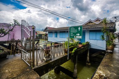 Koh Panyee yerleşkesi Tayland 'da Phang Nga Körfezi' nde inşa edildi.