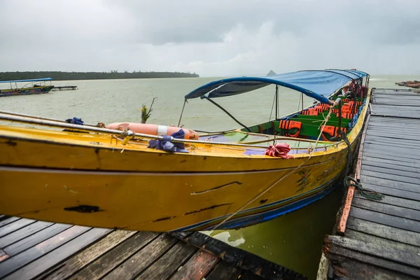 Koh Panyee yerleşkesi Tayland 'da Phang Nga Körfezi' nde inşa edildi.